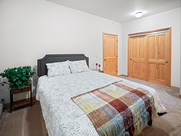 Good Samaritan Society - Estes Park - Bedroom