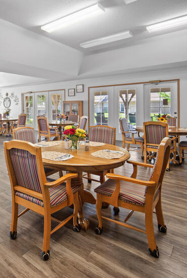 Good Samaritan Society - Hutchinson Village villa community dining room.