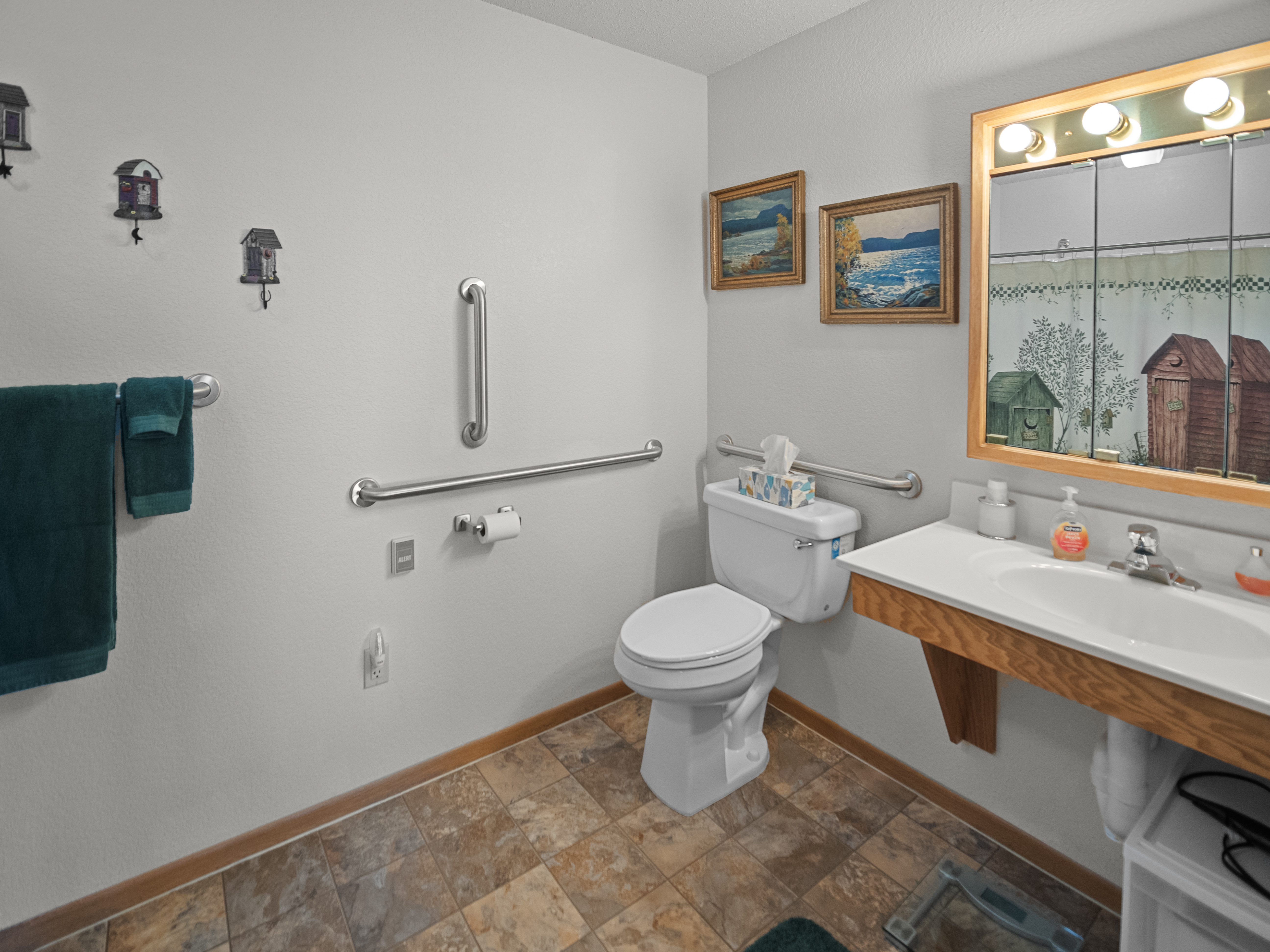 Good Samaritan - Echo Ridge assisted living bathroom.