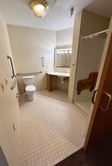 Independent living bathroom at Good Samaritan Society - Syracuse
