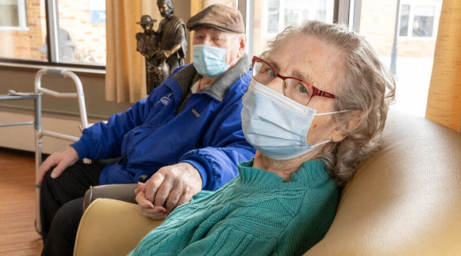 Couple holds hands for first time in a year at Society
